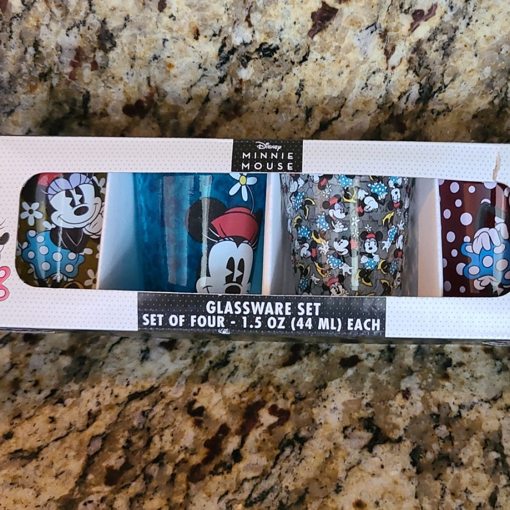 New in box Minnie Mouse shot glasses
